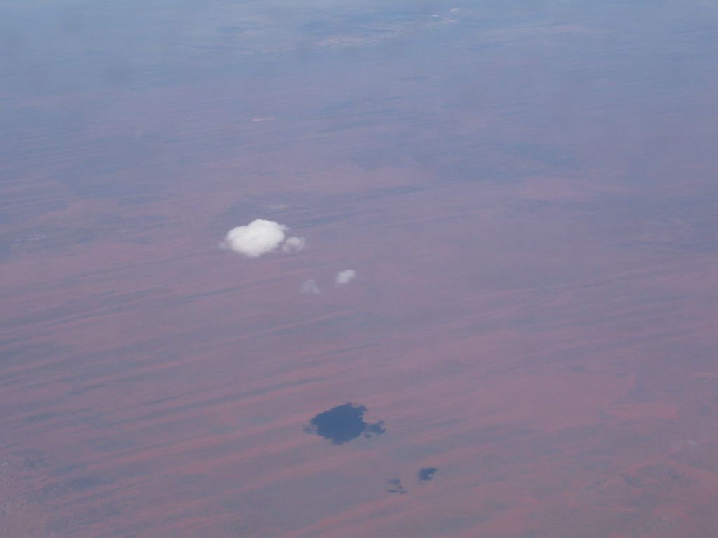 Nuage solitaire et son ombre au-dessus de l'Australie